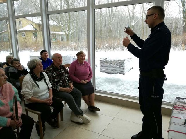 "Bezpieczny Senior" - czyli spotkanie z policjantami